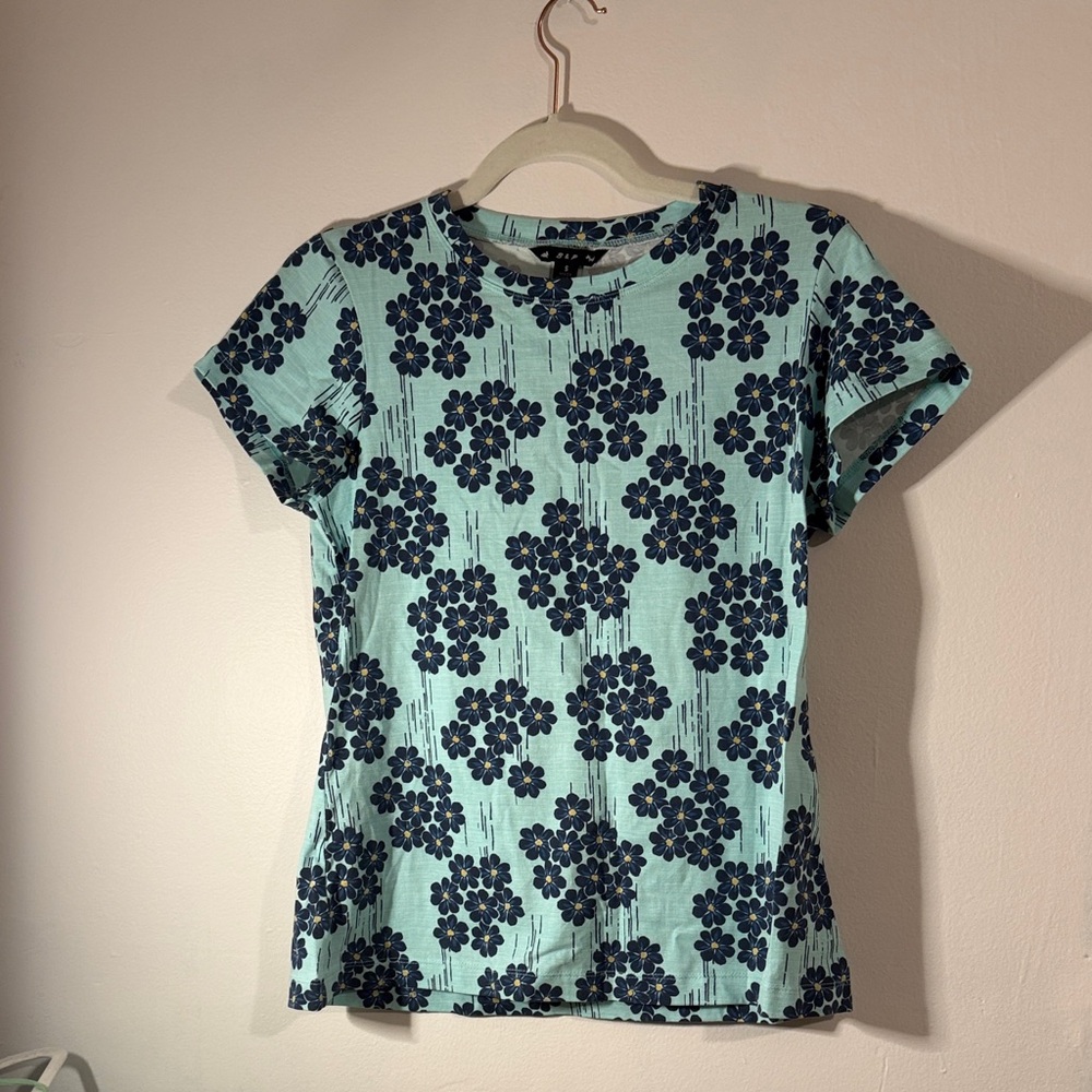 Light and Dark Blue Floral T-Shirt Size S